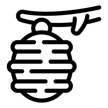 Kuşların yuvalanması için ağaç dalından sarkan yuvarlak kuş evi.