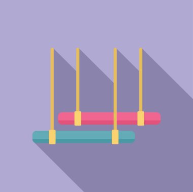 Boş ikili salıncak mor bir arka planda asılı, uzun bir gölge bırakıyor