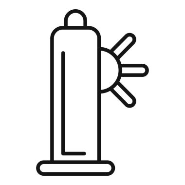 Güneş kremi sahilde parlayan güneşin altında duruyor.