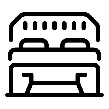 İki yastıklı ve battaniyeli çift kişilik siyah beyaz bir yatak. Otel odasındaki mobilyaları temsil etmek için mükemmel.