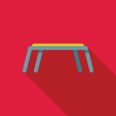 Kırmızı arka planda duran jimnastik atı, fiziksel egzersiz için spor aletleri.