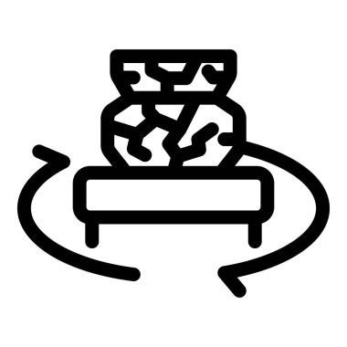 Müzedeki restorasyon işlemi için platformda dönen antik çatlak kil vazo.