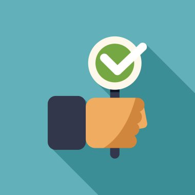 Seçimi onaylayan işaret levhasını tutan kişi