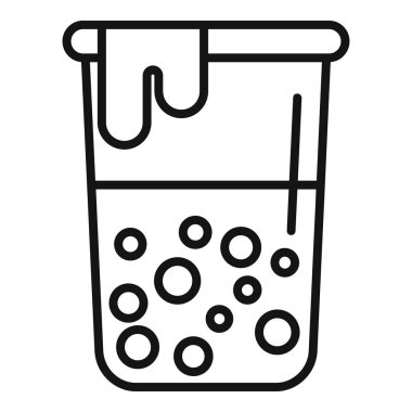 İçinde balonlu çay ve süt köpüğü olan plastik bardak bir kabarcık oluşturur.