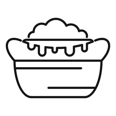 Çamaşır leğeni sabunlu suyla dolu. El yıkama, ev işi ve temizlik kavramını temsil ediyor.