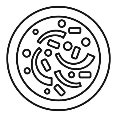 Lezzetli bir tabak taze pişmiş makarna.