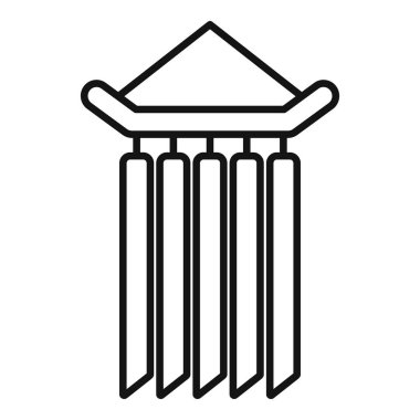 Geleneksel Çin rüzgârının çizgili sanat simgesi dışarıda asılı duruyor ve rahatlatıcı bir ses çıkarıyor.