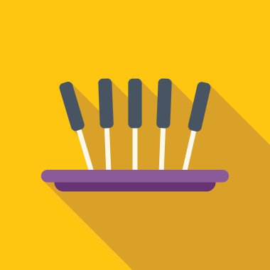 Mor bir tepside beş çikolata kaplı lokum çubuğu sarı arka planda, düz dizayn tarzında uzun bir gölge oluşturur.