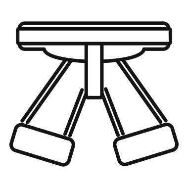 Çocukların oynaması için halatlarla metal bardan sallanan oyun alanı salıncağı.