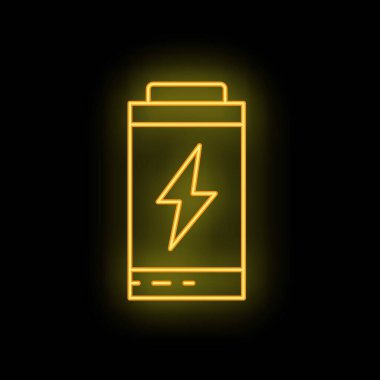 Siyah zemin üzerinde parlayan pil şeklinde parlak sarı neon ışığı, enerji ve güç kavramları için mükemmel.