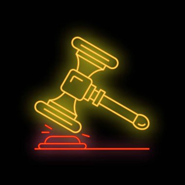 Neon tokmağı yüzeye vuruyor, karanlıkta parlayan kıvılcımlar bırakıyor.