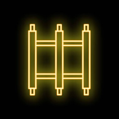 Parlak sarı neon tabela hapishane parmaklıklarını, tutsaklığı, hapsedilmeyi ve adaleti simgeliyor.