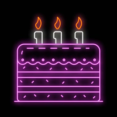 Üç katlı doğum günü pastasının parlak mumları siyah bir arkaplanda mor ve turuncu renkte.