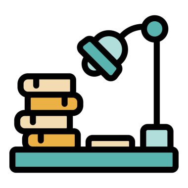 Modern masa lambası raftaki kitap yığınını aydınlatıyor, rahat ve çalışkan bir atmosfer yaratıyor.