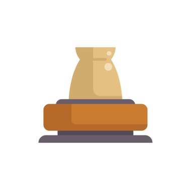 Çamur tenceresi çömlek çarkında oturuyor, seramik oluşturma sürecinin bir sonraki aşaması için hazır.