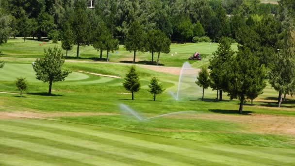 Automatic High Pressure Water Sprinkler Green Golf Course Bulgaria Watering — Stock Video