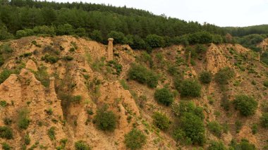 Kaya oluşumunun hava görüntüsü Stob piramitleri, Rila Dağı, Kyustendil bölgesi, Bulgaristan