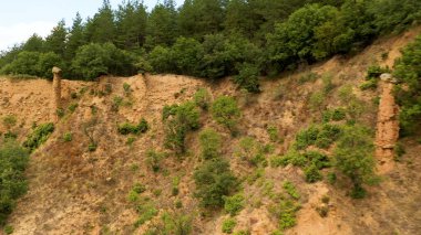 Kaya oluşumunun hava görüntüsü Stob piramitleri, Rila Dağı, Kyustendil bölgesi, Bulgaristan