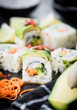 Renkli ve taze suşi. 