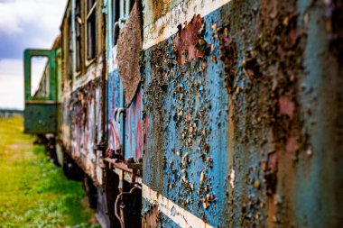 Eski yolcunun perspektif görüntüsü elektrikli çoklu tren vagonu, çok sığ alan derinliği