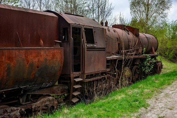 Locomotiva Vapor Enferrujada Com Carro Carvão Abandonado Cemitério Comboios Antiga — Fotografia de Stock