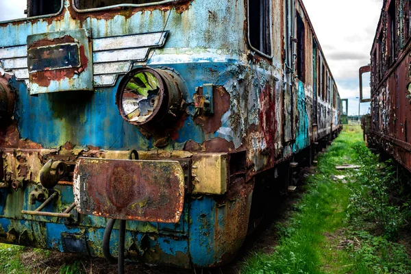 Starý Rezavý Osobní Elektrický Vícečetný Vlak Vyřazen Provozu Opuštěn Železniční Royalty Free Stock Obrázky