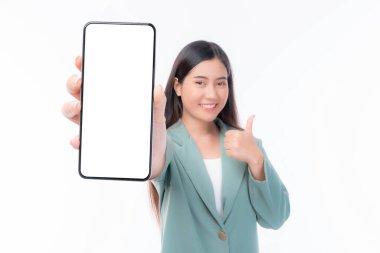 Güzel Asyalı genç kadın, heyecanlı sürpriz kız boş ekranlı akıllı telefon gösteriyor, Mobil Uygulama Reklamcılığı için beyaz ekran beyaz arka planda izole edilmiş, akıllı telefon görüntüsü Resmi Mock Up