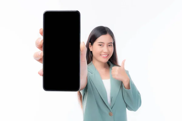 Piękna Azjatka Młoda Kobieta Podekscytowany Zaskoczony Dziewczyna Pokazując Smartfon Pustym — Zdjęcie stockowe