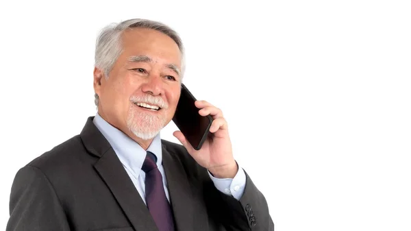 Asiático Empresário Sênior Homem Velho Usando Telefone Inteligente Sorrindo Sentir — Fotografia de Stock