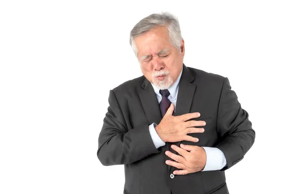 アジアの高齢者 彼の胸の痛みに苦しんでスーツを着た老人は コピースペースで白い背景に隔離された攻撃 シニア心臓病 — ストック写真