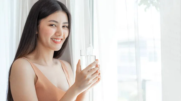 Mooie Schoonheid Vrouw Aziatische Schattig Meisje Zich Gelukkig Drinken Schoon — Stockfoto