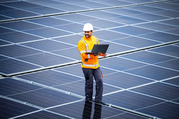 Installing Solar Panels Roof Producing Eco Friendly Sustainable Energy — ストック写真