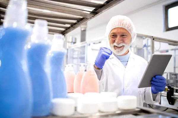 Chemical Factory Supervisor Celebrating Good Results Liquid Soap Detergent Production — 스톡 사진