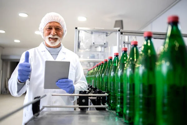 Water Plant Technologist Holding Thumbs Successful Production Bottling Factory — 스톡 사진