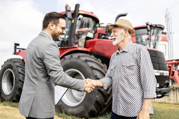 Investice Zemědělských Strojů Nákup Nového Traktoru — Stock fotografie