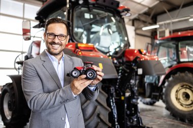 Profesyonel satıcı tarım makineleri ve tarım ekipmanları satıyor..