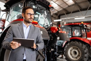 Profesyonel satıcı tarım makineleri ve tarım ekipmanları satıyor..