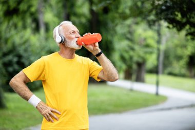 Emeklilikte kıdemli adam eğitimi..