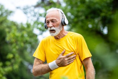 Son sınıf öğrencisi boğuluyor ve antrenmanda göğsünde ya da kalbinde ağrı var..