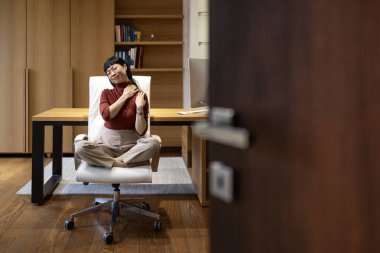 İşte stresle savaşmak. Yoga nefes egzersizi..