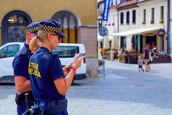 Olsztyn Πολωνία Αυγούστου 2022 Αστυνομικοί Στο Δρόμο Στην Παλιά Πόλη — Φωτογραφία Αρχείου