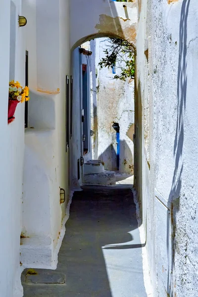 Narrow Streets Emporio Village Santorini Greece Winding Pathways Kasteli Castle — Stockfoto