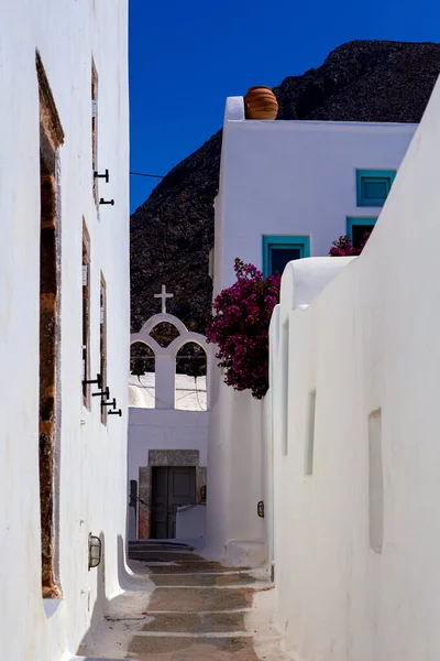 Narrow Streets Emporio Village Santorini Greece Winding Pathways Kasteli Castle — Stockfoto