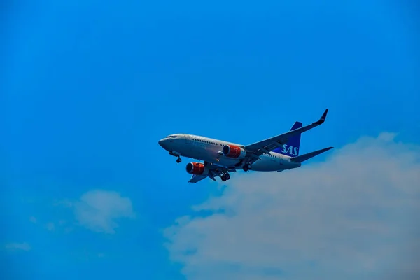 Santorini Griekenland Juli 2022 Sas Vliegtuig Vliegt Lucht Sas Introduceert — Stockfoto
