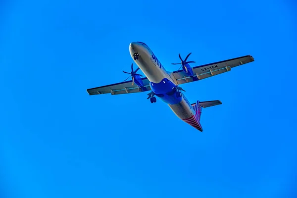 Санторини Греция Июля 2022 Года Небе Летит Экспресс Самолет Sky — стоковое фото