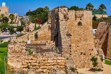 Acre 'deki kale. İnşaat 1785 yılında tamamlandı, El Cezzar döneminde. Kale Akko hükümdarlarının ikametgahı olarak hizmet vermekteydi, ayrıca silah ve hapishane deposu olarak da hizmet vermekteydi..
