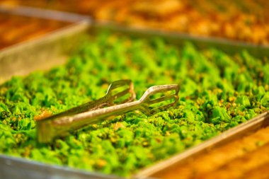 Markette ya da dükkanda doğu tatlıları satışı