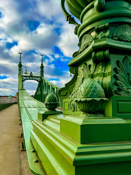 Budapeşte Macaristan Şubat 2023 Budapeşte Çelik Özgürlük Köprüsü Arka Plandaki — Stok fotoğraf