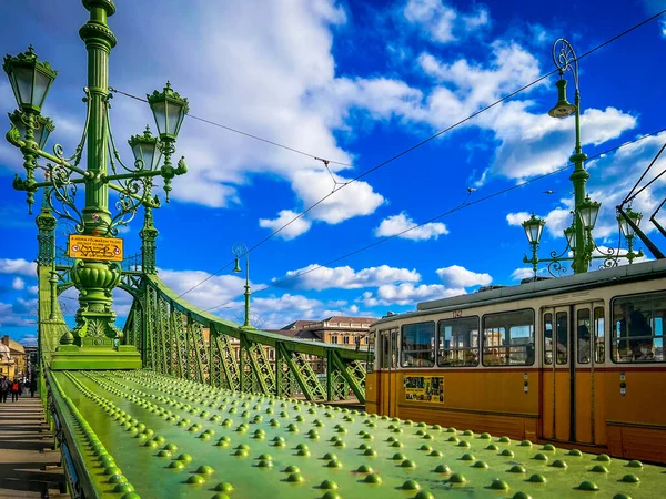 Будапешт Венгрия Февраля 2023 Года Стальной Мост Свободы Будапеште Трамвайные — стоковое фото