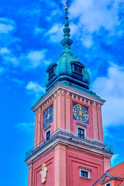 Varşova, Polonya 'daki Kraliyet Kalesi' nin Sigismund Kulesi 'ndeki saat.